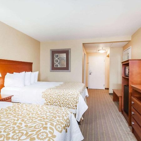 Days Inn By Wyndham Windsor Locks / Bradley Intl Airport Exteriör bild