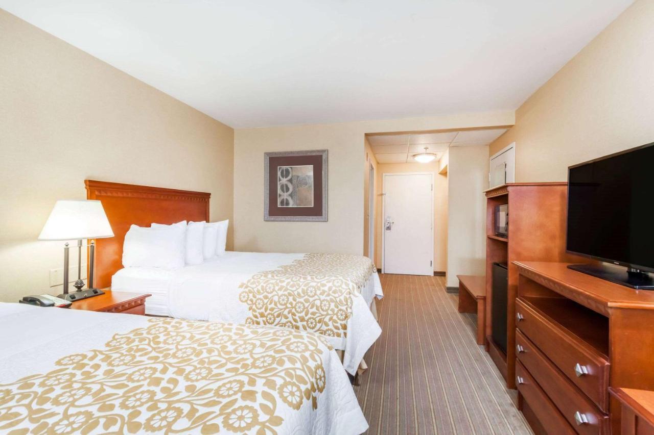 Days Inn By Wyndham Windsor Locks / Bradley Intl Airport Exteriör bild