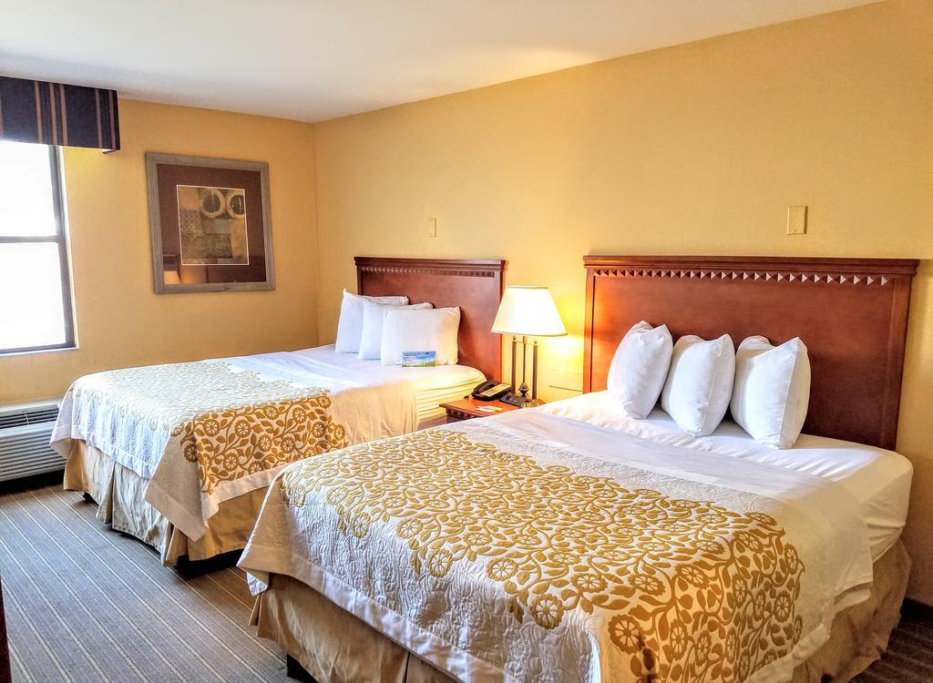 Days Inn By Wyndham Windsor Locks / Bradley Intl Airport Exteriör bild