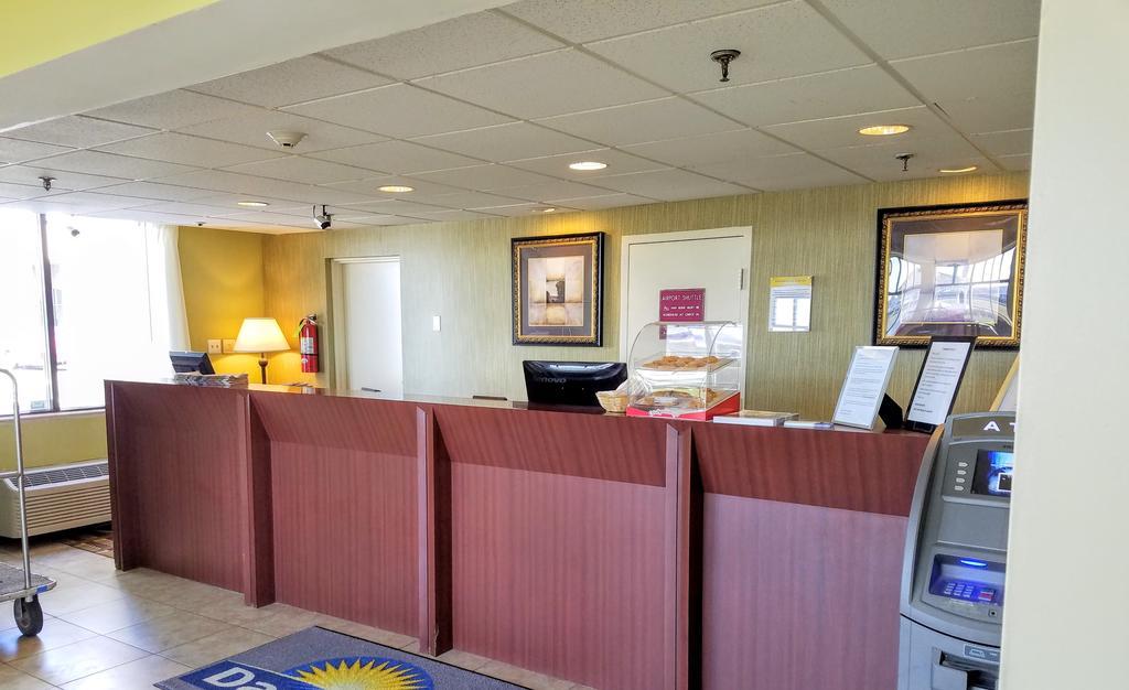 Days Inn By Wyndham Windsor Locks / Bradley Intl Airport Exteriör bild