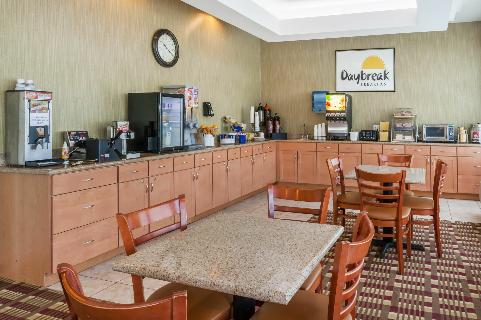 Days Inn By Wyndham Windsor Locks / Bradley Intl Airport Exteriör bild