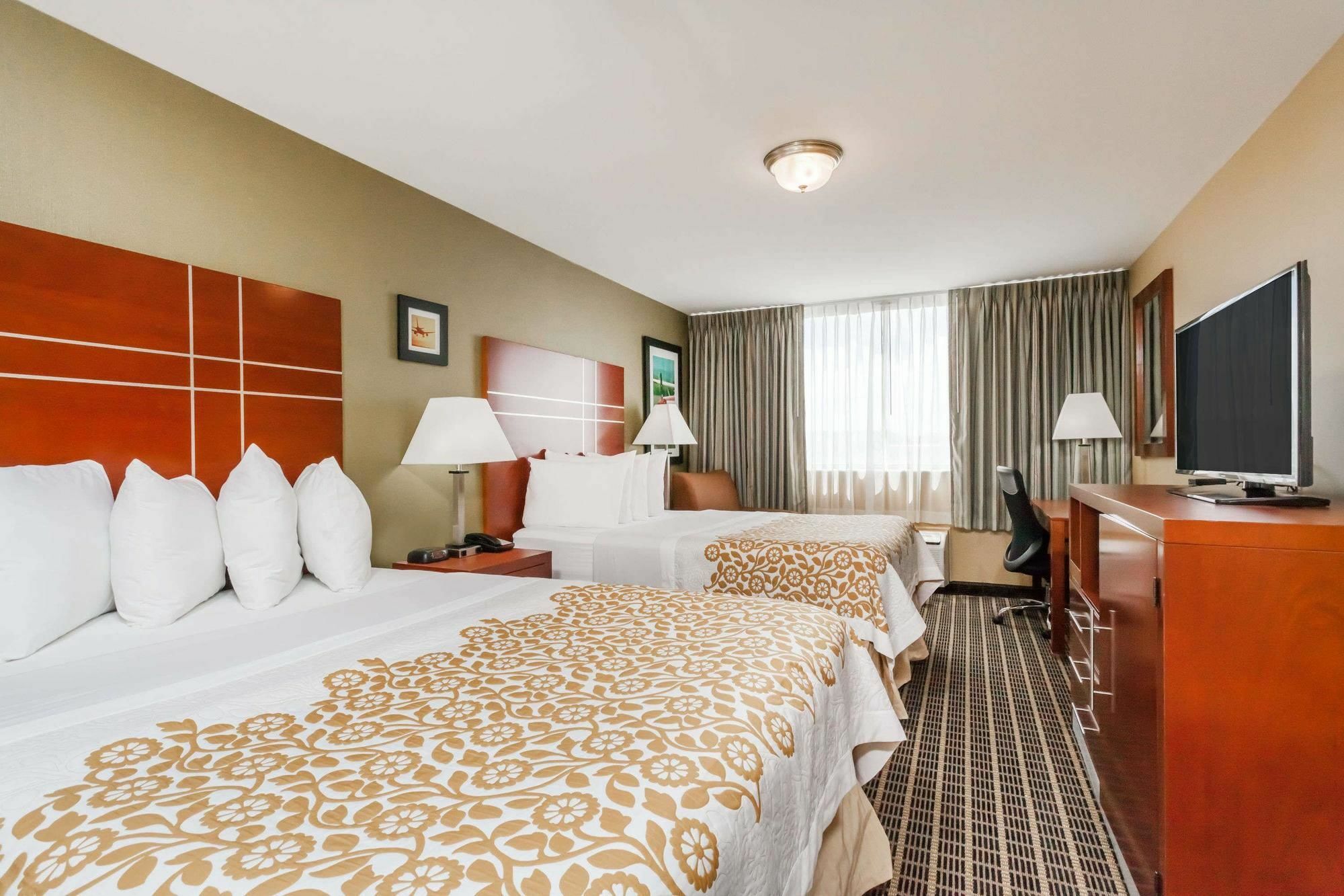 Days Inn By Wyndham Windsor Locks / Bradley Intl Airport Exteriör bild