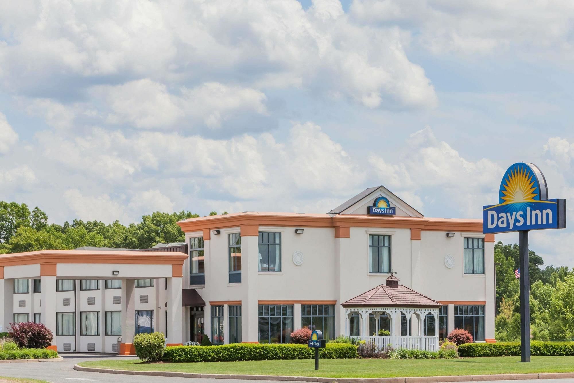 Days Inn By Wyndham Windsor Locks / Bradley Intl Airport Exteriör bild